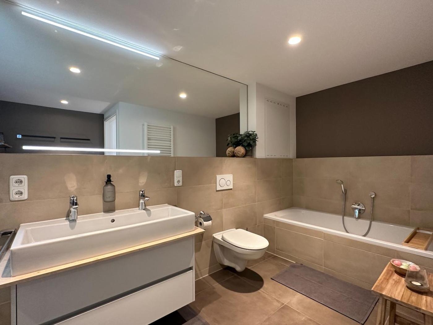 Truly - Viel Platz Fuer Business & Familie - Modern, Garage, Fahrstuhl Apartment Аугсбург Екстериор снимка